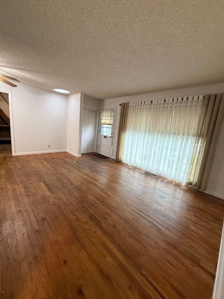 608 E Franklin St - Photo 4 of 23