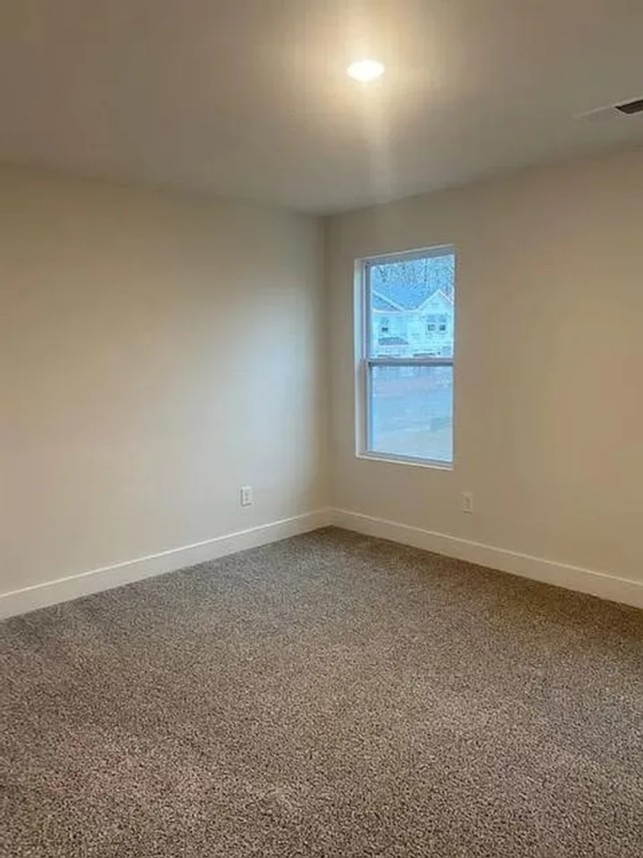 811 Thread Way - Photo 2 of 7