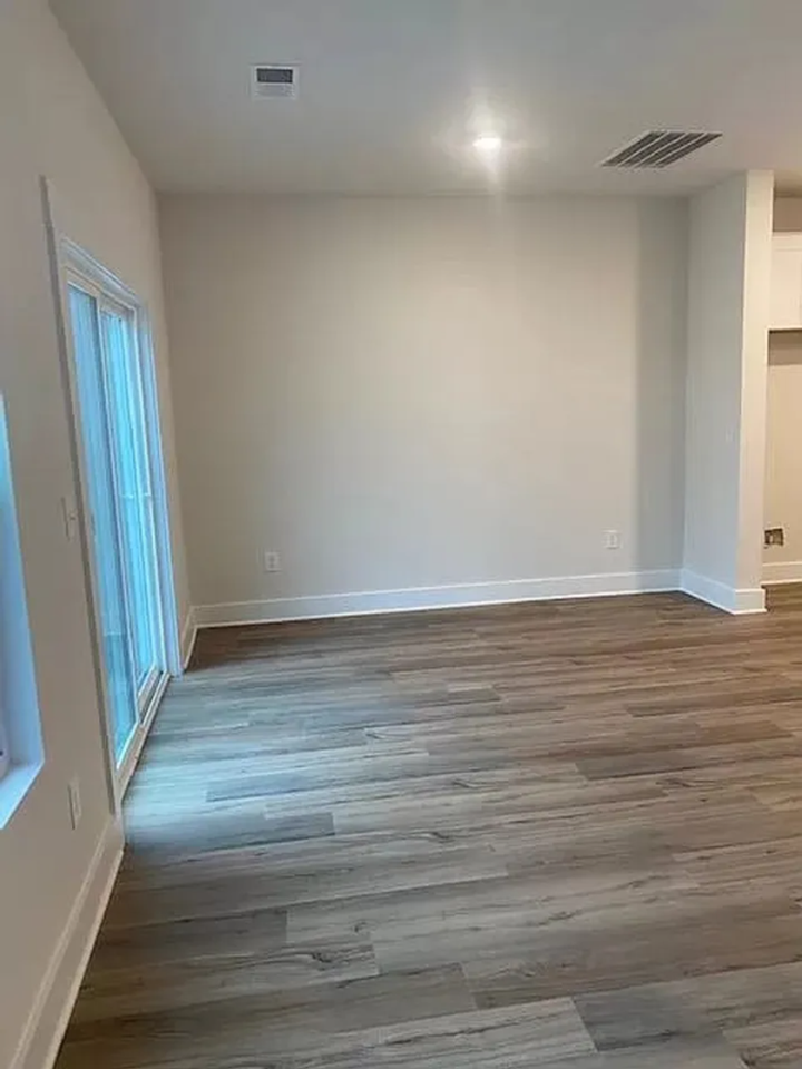 811 Thread Way - Photo 3 of 7