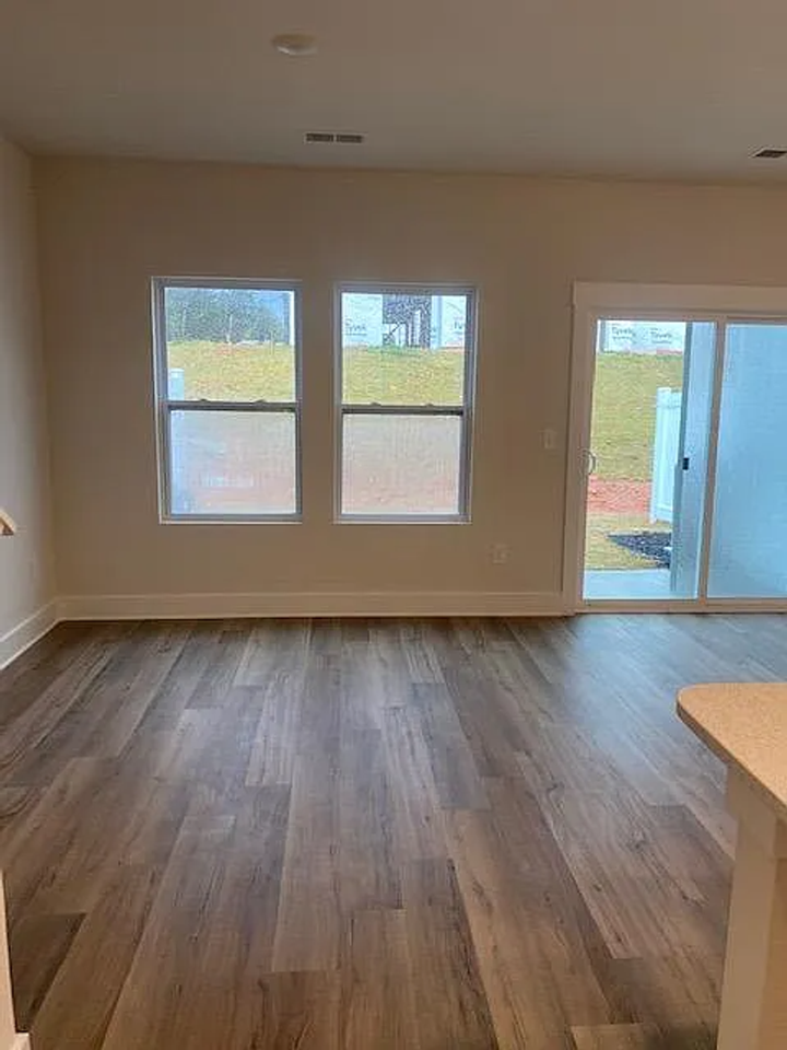 811 Thread Way - Photo 4 of 7