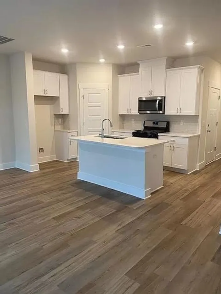 811 Thread Way - Photo 6 of 7