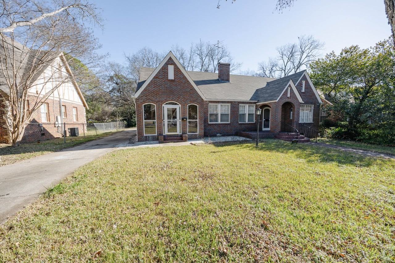 3355 Lexington Rd - Photo 2 of 15