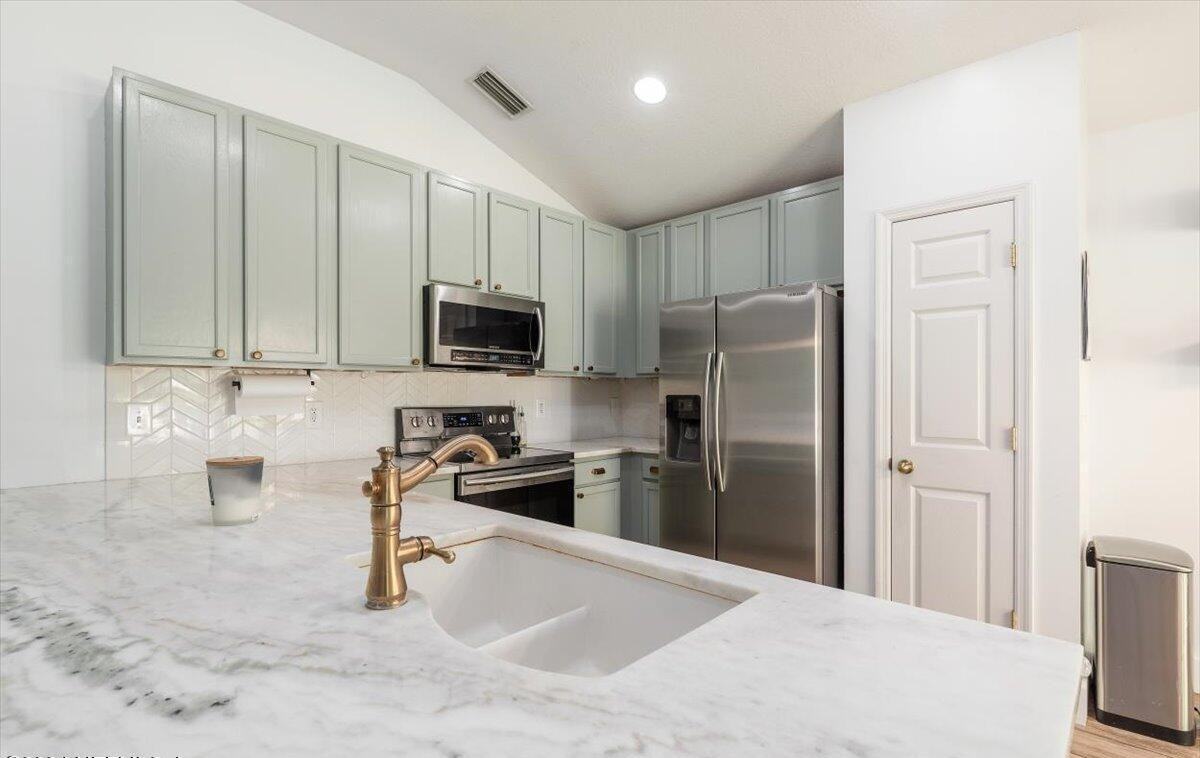 952 Beckingham Drive - Photo 4 of 17