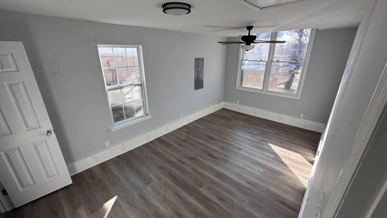 3260 Hinkle Dr - Photo 3 of 9