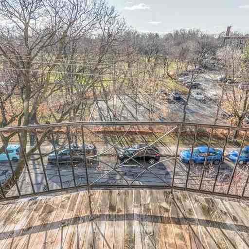 5830 Chemin de la Côte Saint Luc - Photo 5 of 19