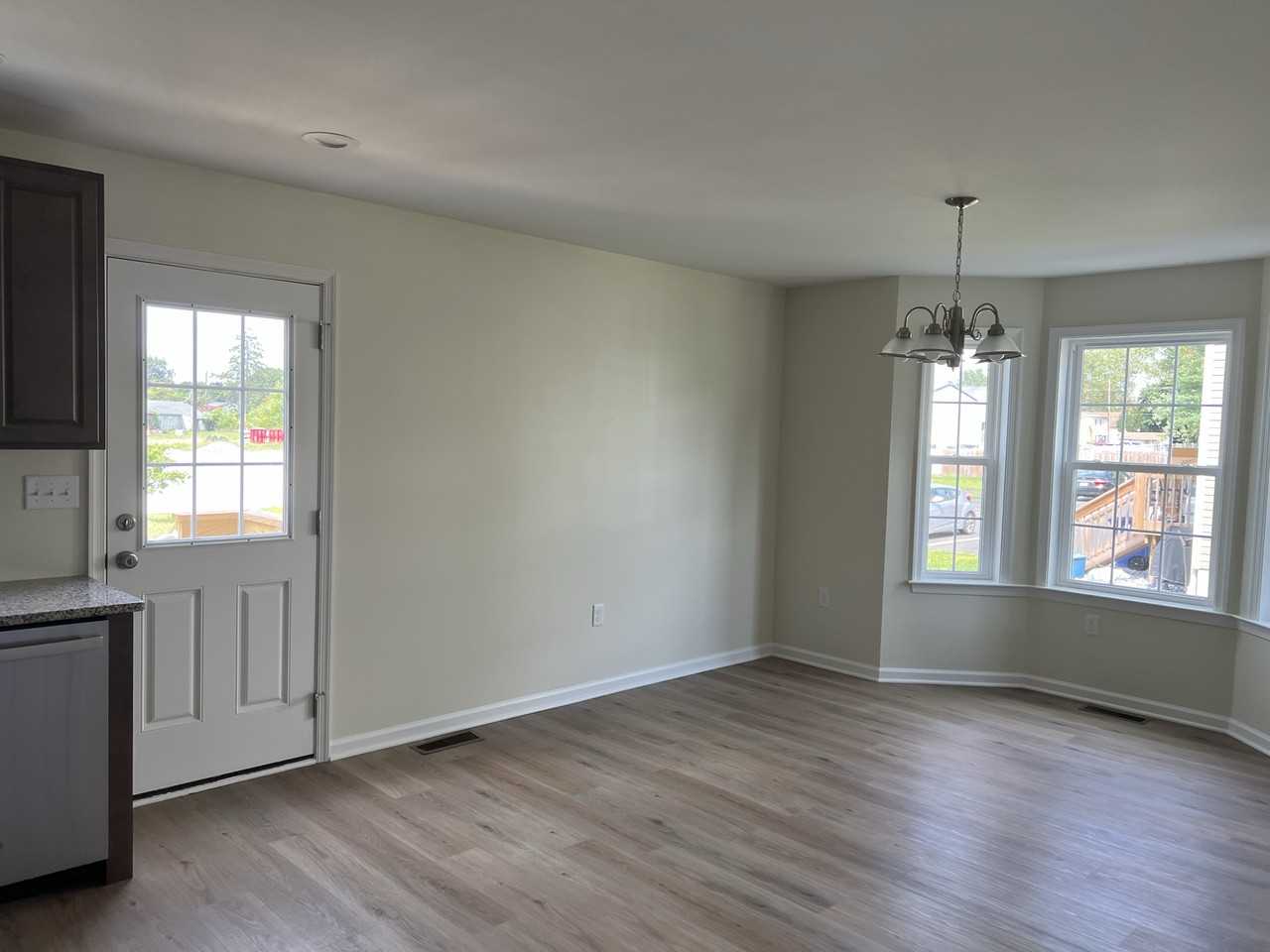 255 W Chestnut St #B - Photo 6 of 11