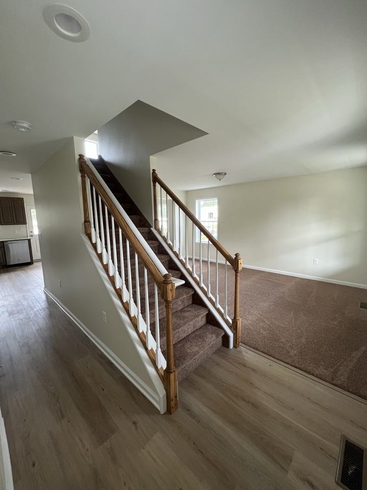 255 W Chestnut St #B - Photo 7 of 11