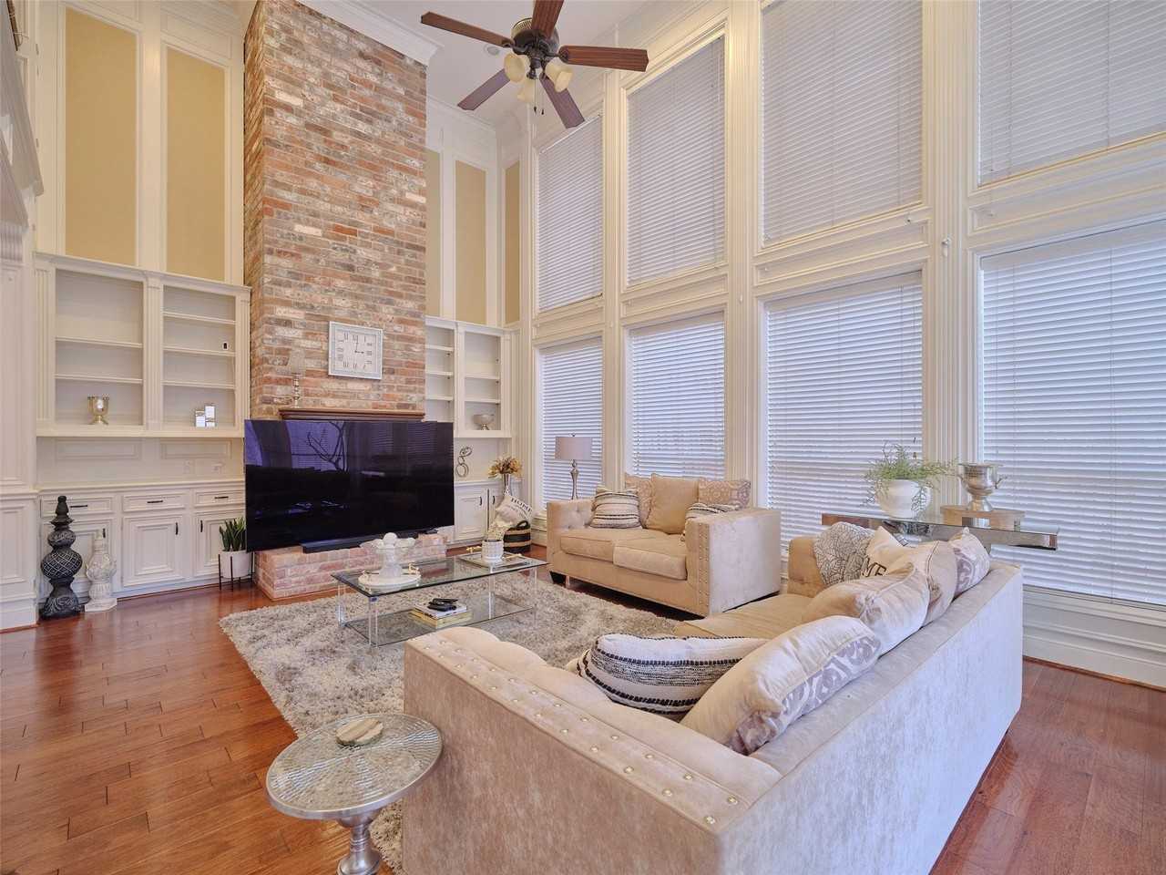 16623 Manningtree Ln - Photo 2 of 39