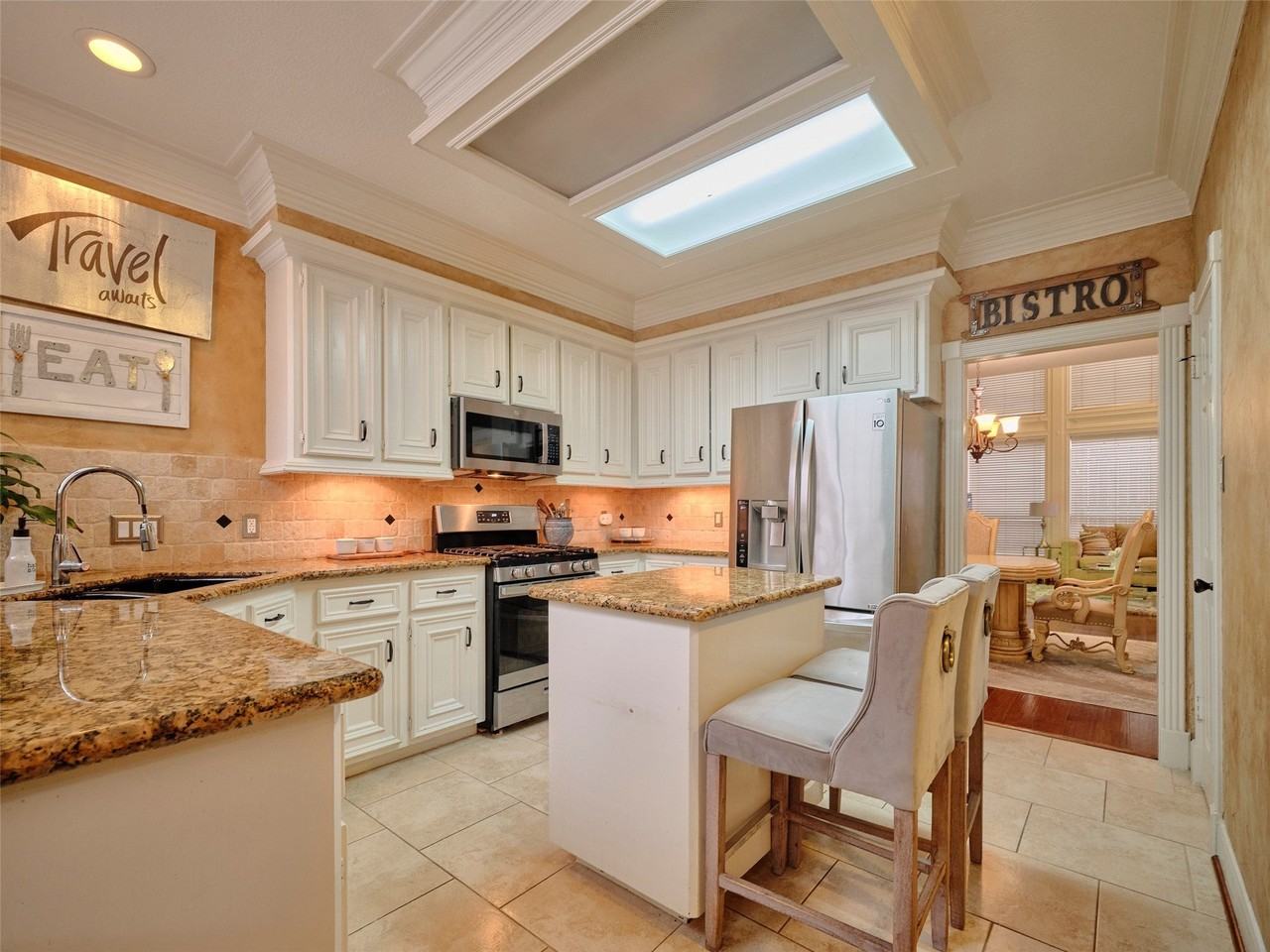 16623 Manningtree Ln - Photo 3 of 39