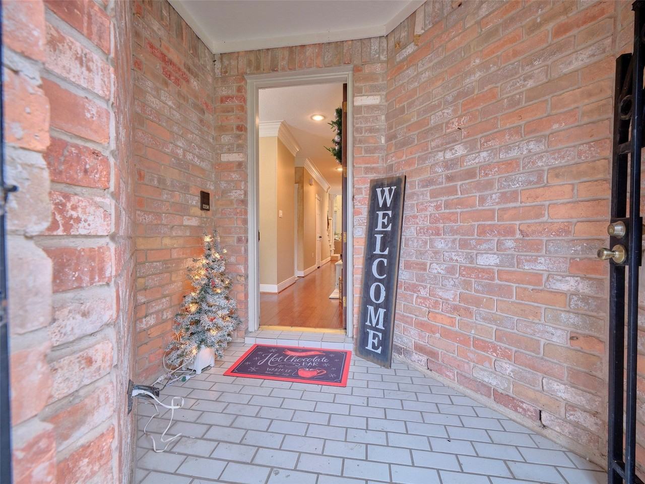 16623 Manningtree Ln - Photo 6 of 39