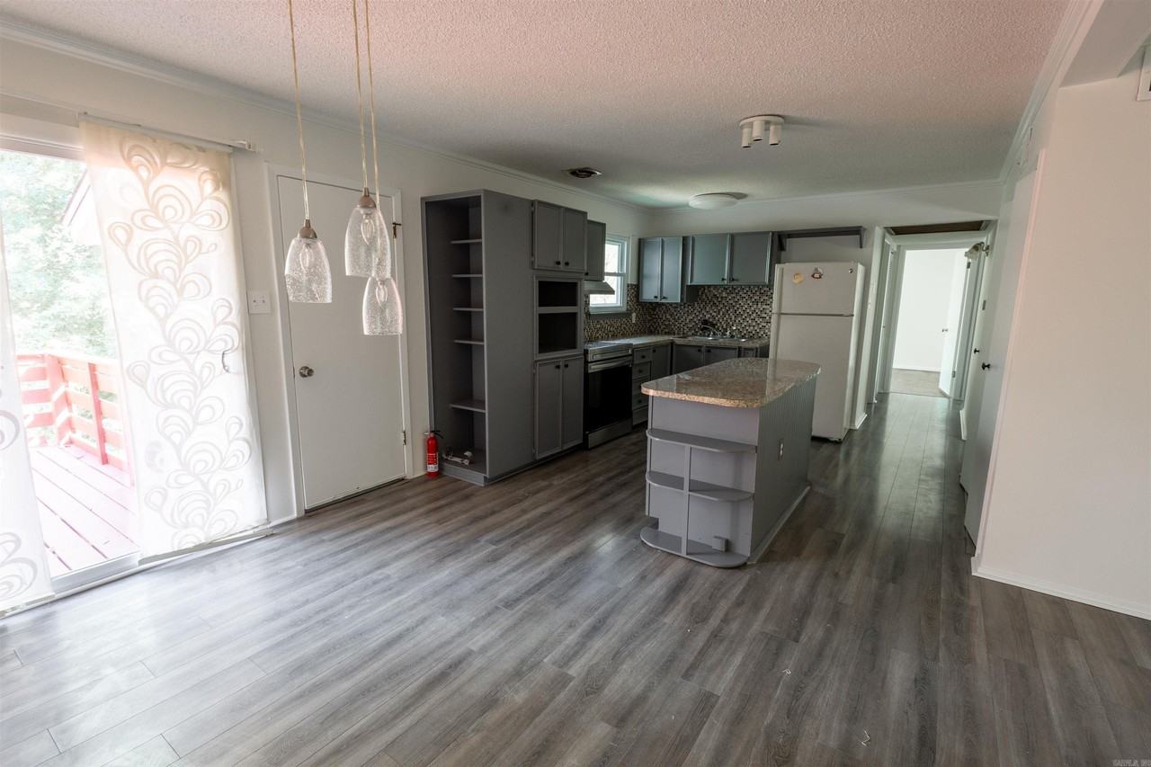 10 Windsor Dr - Photo 3 of 16