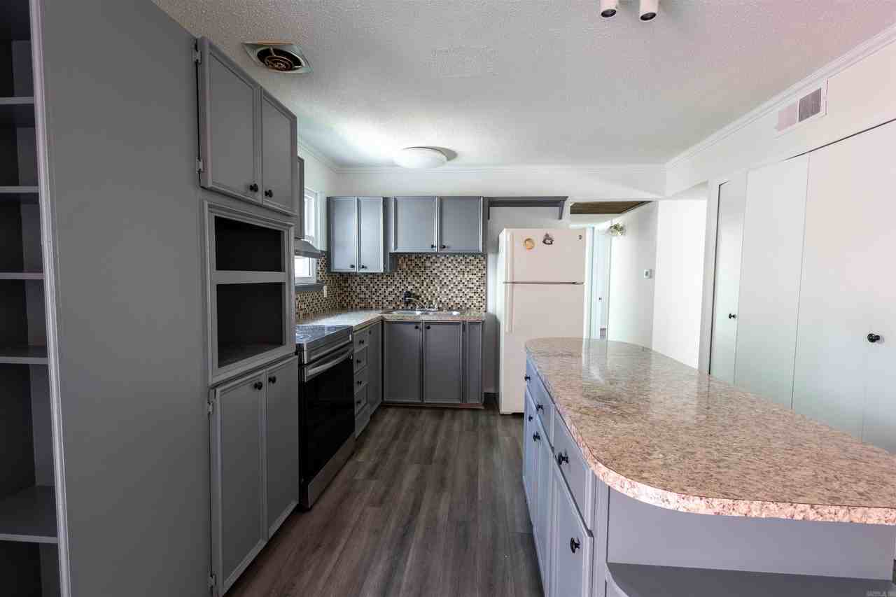 10 Windsor Dr - Photo 4 of 16