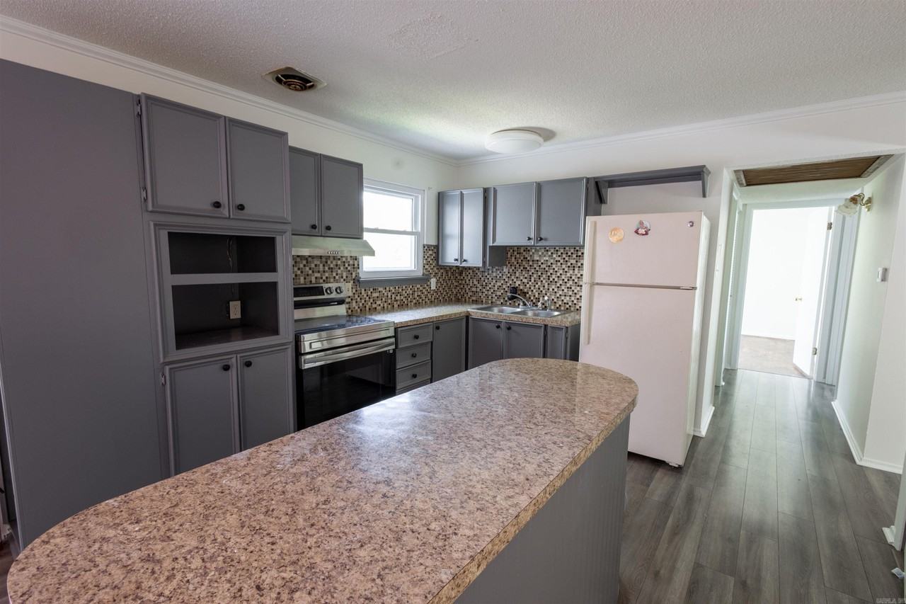 10 Windsor Dr - Photo 5 of 16