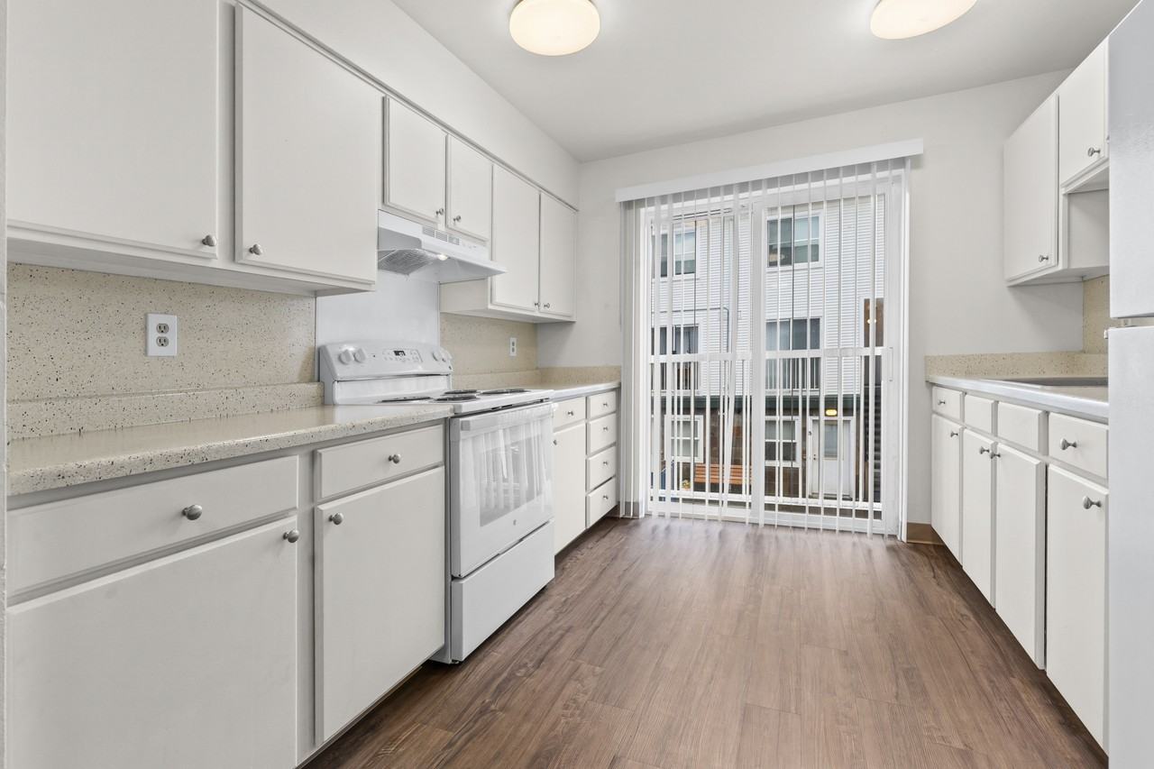 Sortun Court Townhomes - Photo 2 of 18