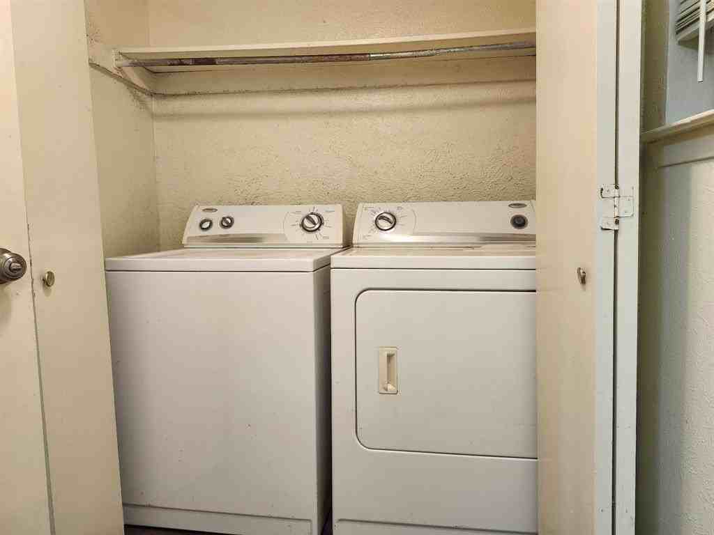 2507 Stella St #C - Photo 4 of 7