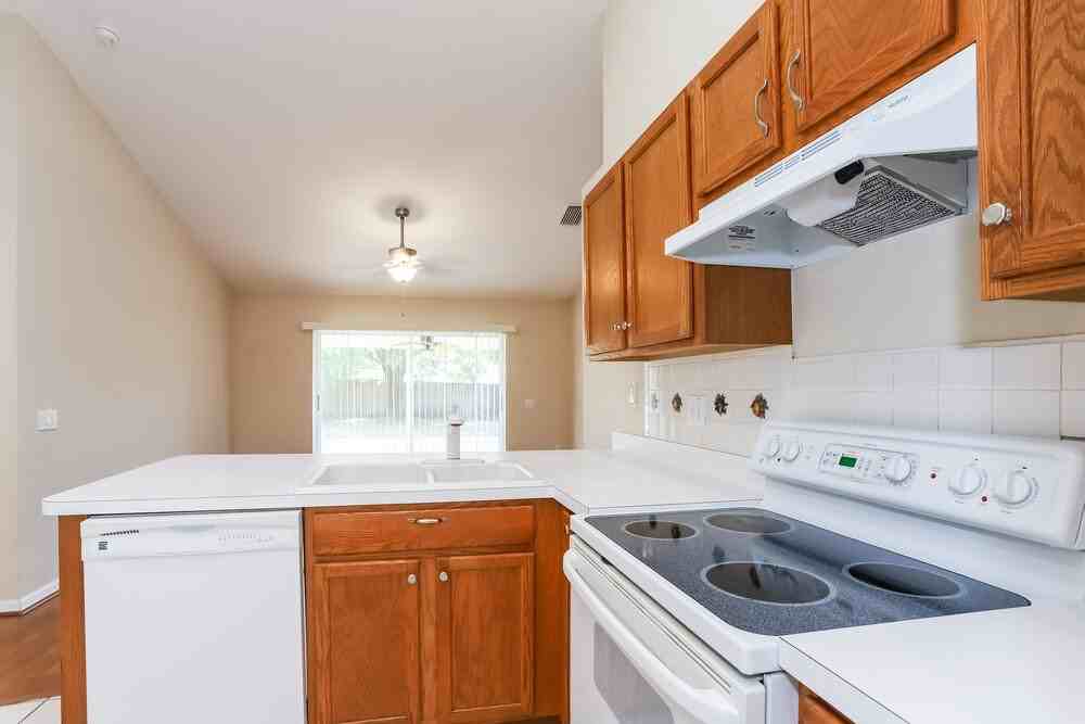 733 Somerstone Dr - Photo 7 of 25