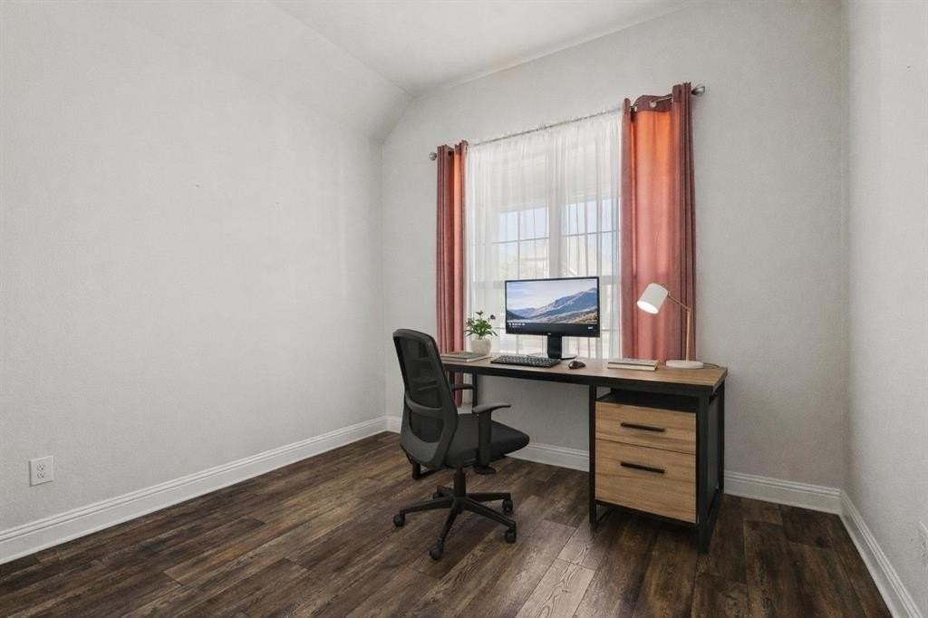 705 Boardwalk Way - Photo 2 of 33