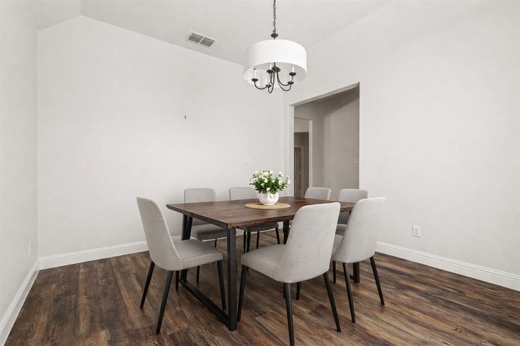 705 Boardwalk Way - Photo 3 of 33