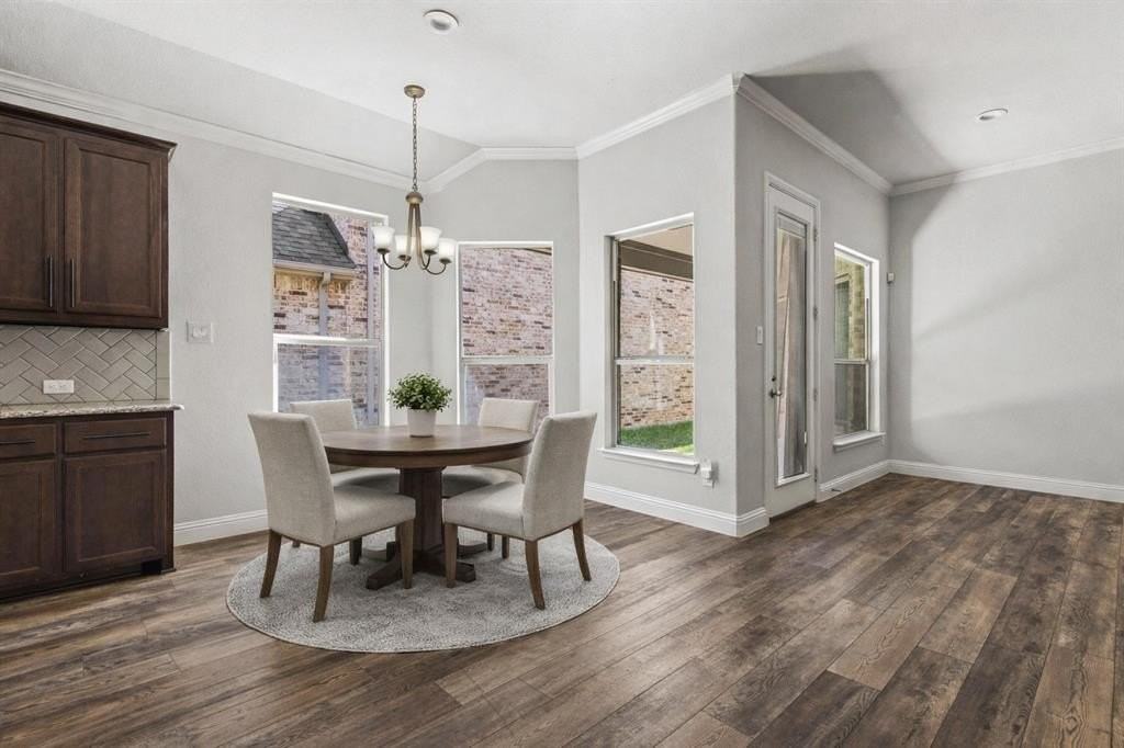 705 Boardwalk Way - Photo 7 of 33