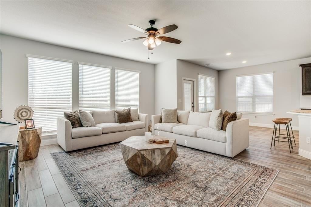 1212 Porter Ln - Photo 7 of 24