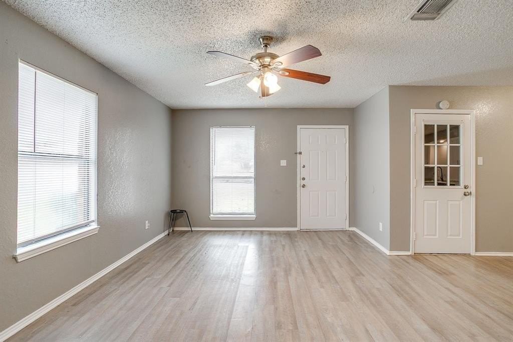 312 Briar Cir W - Photo 3 of 16