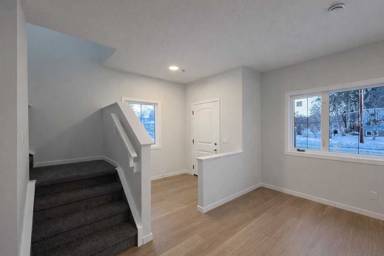 718 Hillside - West Hillhurst - Photo 5 of 16