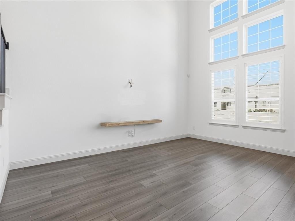 3677 Wellesley Ave - Photo 4 of 25