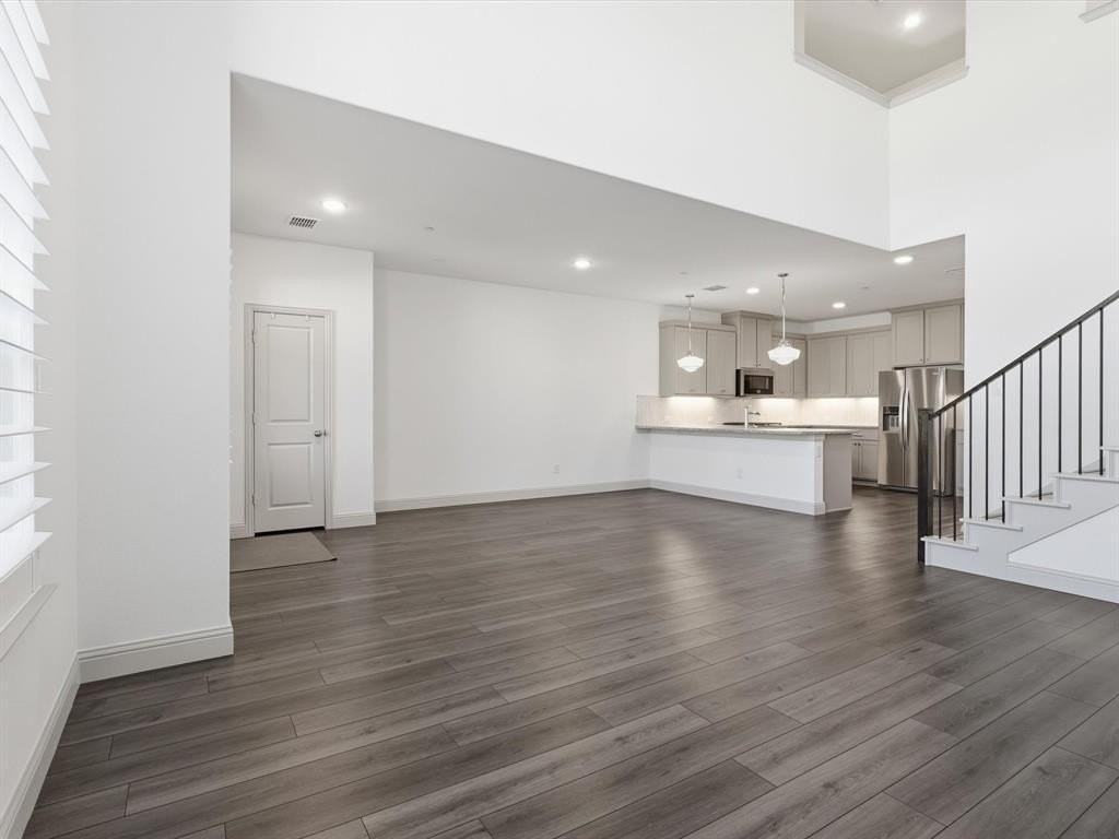 3677 Wellesley Ave - Photo 6 of 25