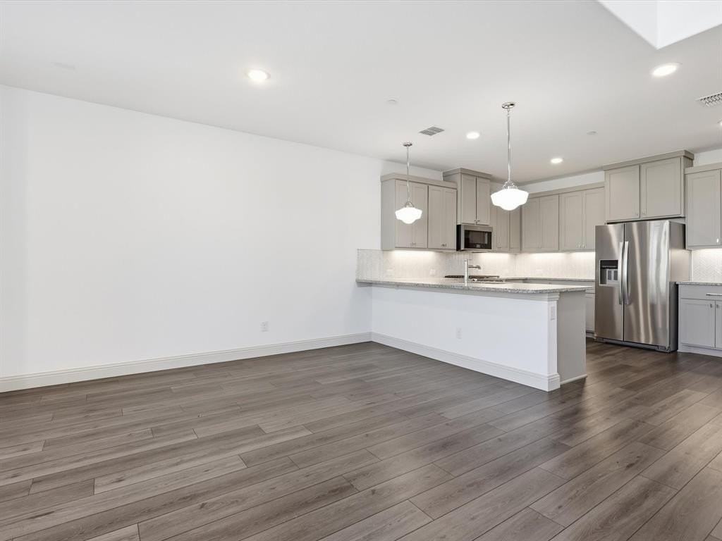 3677 Wellesley Ave - Photo 7 of 25