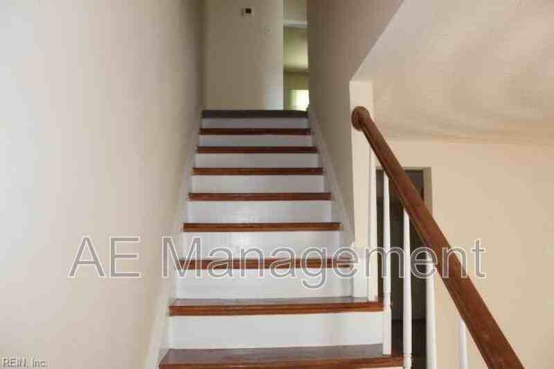 1556 Darren Cir - Photo 4 of 7