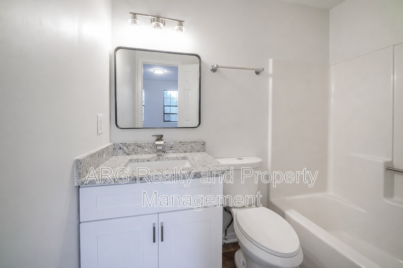 7042 Oakhill Cir - Photo 5 of 13