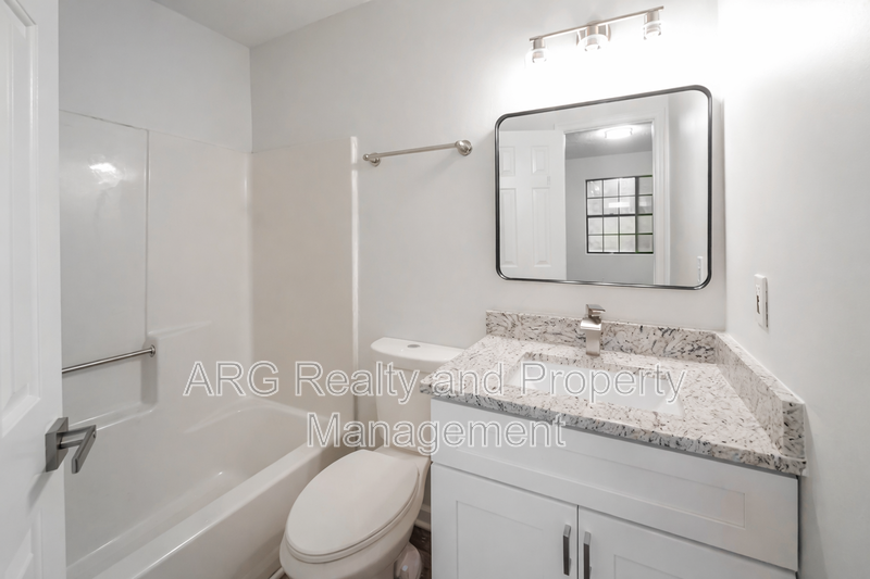 7042 Oakhill Cir - Photo 6 of 13