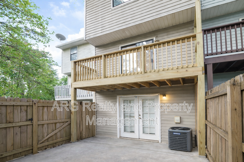 7042 Oakhill Cir - Photo 7 of 13