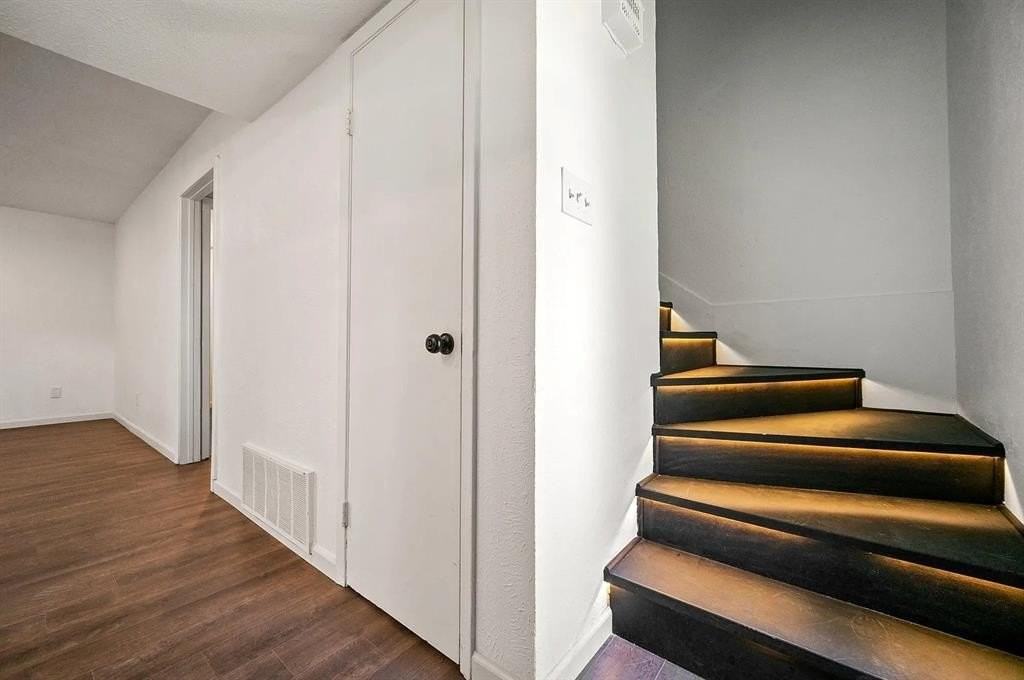 2500 Laurel Ln - Photo 2 of 18