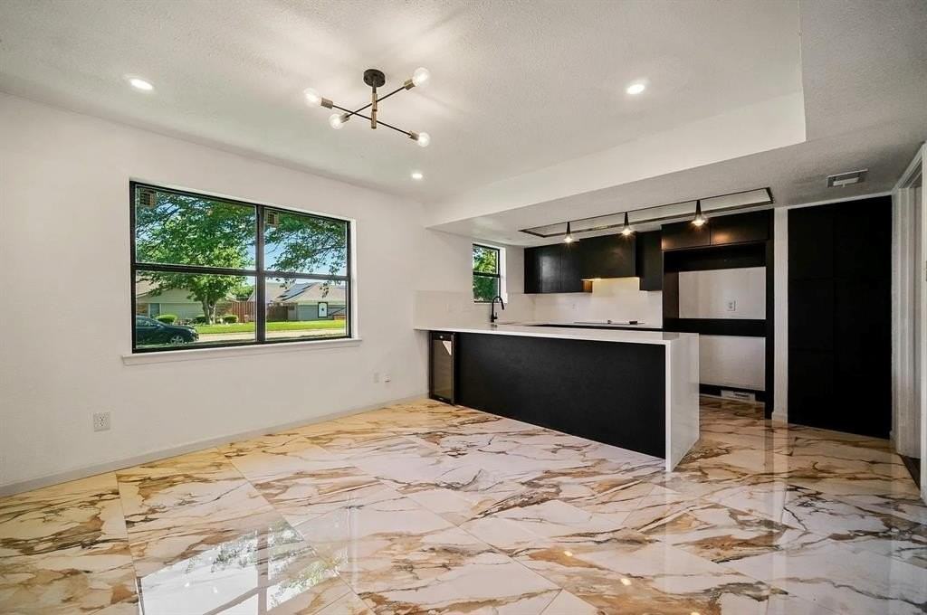 2500 Laurel Ln - Photo 3 of 18