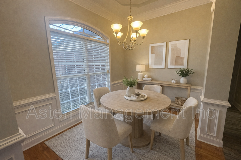 522 Manchester Ln - Photo 3 of 13