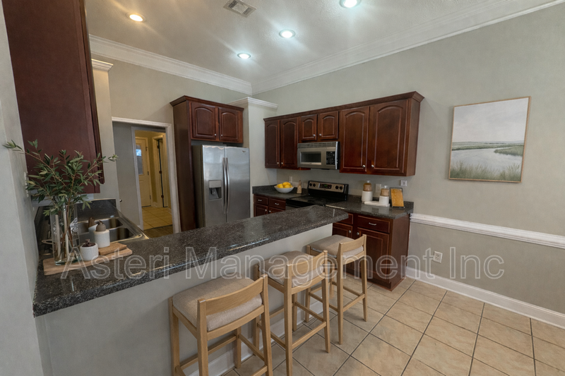 522 Manchester Ln - Photo 4 of 13