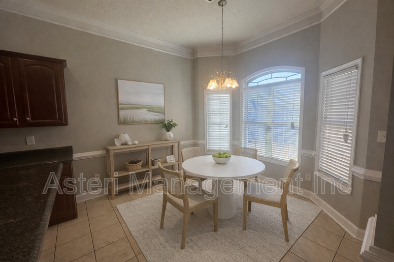 522 Manchester Ln - Photo 5 of 13