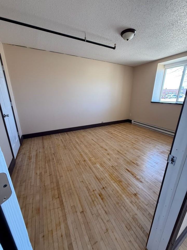 113 3rd St E - Photo 4 of 18