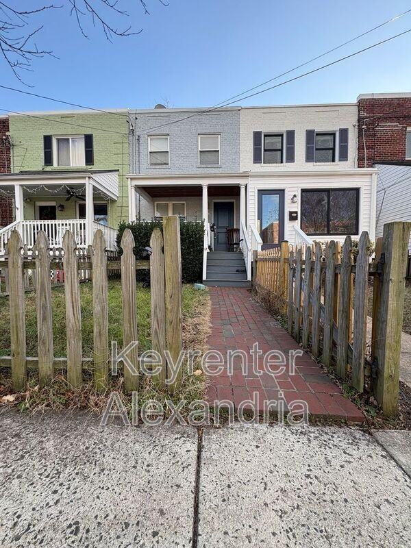 105 Clifford Ave - Photo 2 of 13