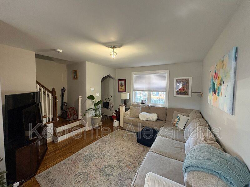 105 Clifford Ave - Photo 3 of 13