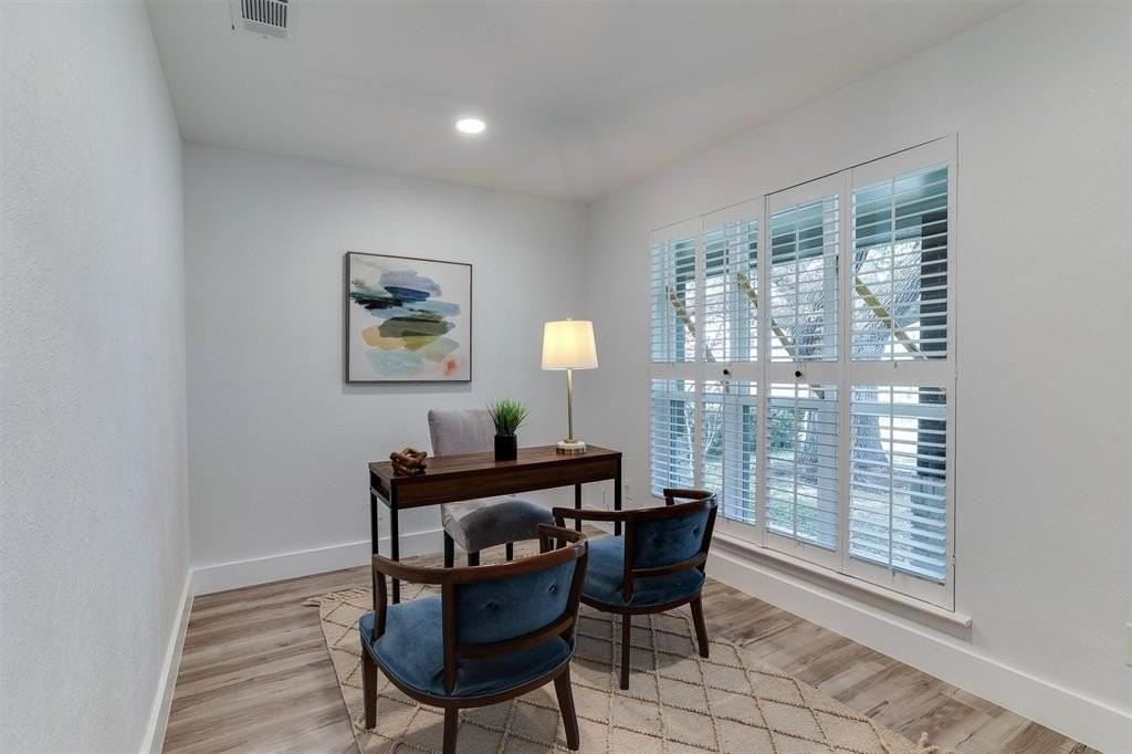 9962 Larchbrook Dr - Photo 5 of 36