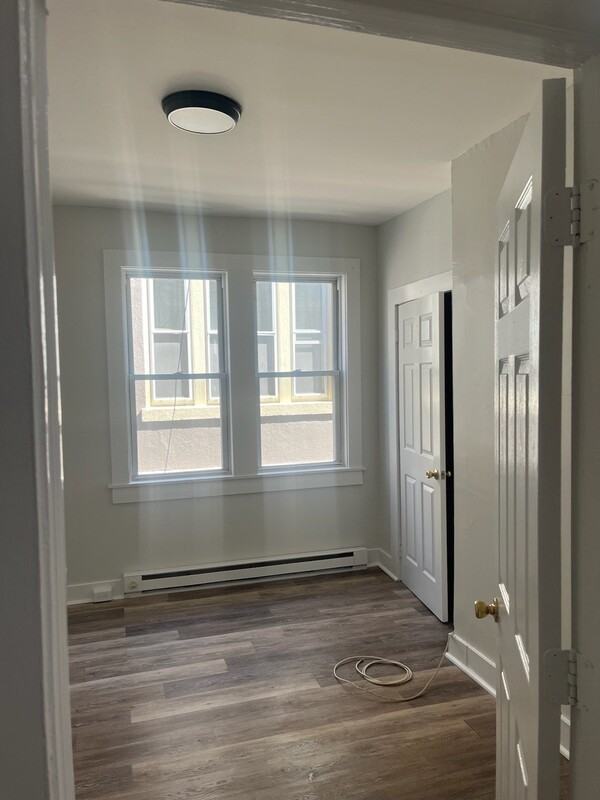 430 Liberty St - Photo 2 of 5