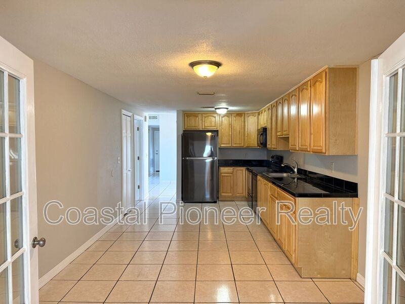 10202 Bonnie Bay Ct - Photo 4 of 21