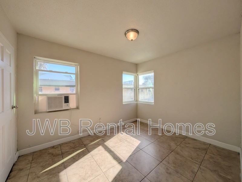 222 16th Ave N - Photo 6 of 17