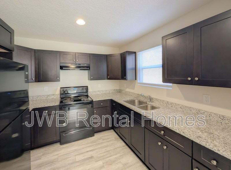 10353 Seal Rd - Photo 4 of 18