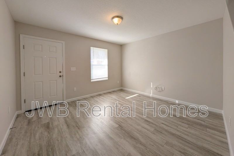 10353 Seal Rd - Photo 5 of 18