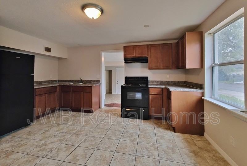 8104 Galveston Ave - Photo 3 of 8