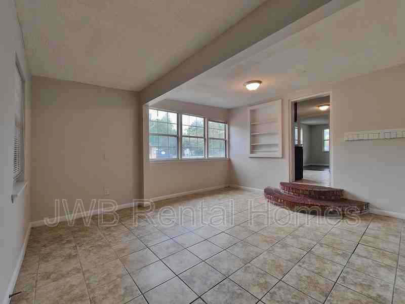 8104 Galveston Ave - Photo 4 of 8