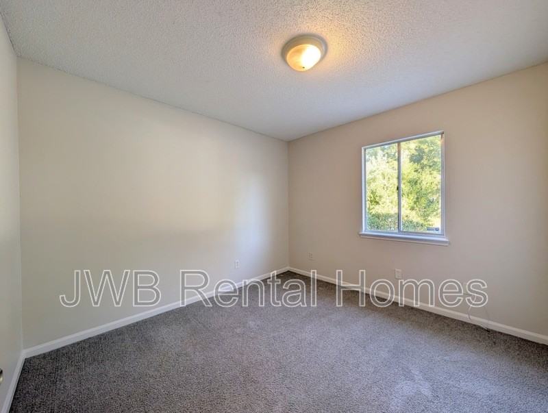 9106 Leahy Rd - Photo 7 of 14